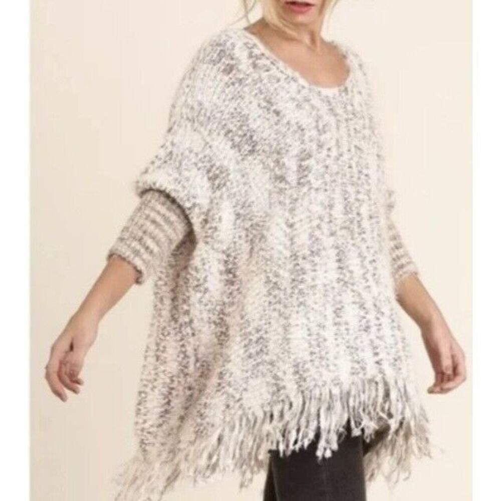 Umgee S/M Oversized Chunky Knit Poncho Sweater Fringe Boho Tan Gray